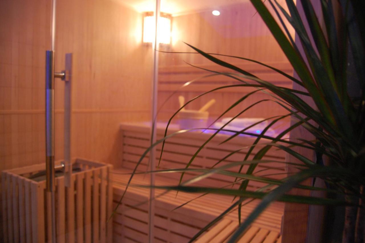 Le Comptoir Des Ecoliers Bed & Breakfast Gemozac Exterior photo