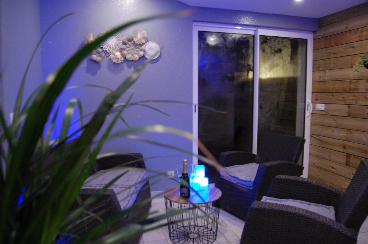 Le Comptoir Des Ecoliers Bed & Breakfast Gemozac Exterior photo