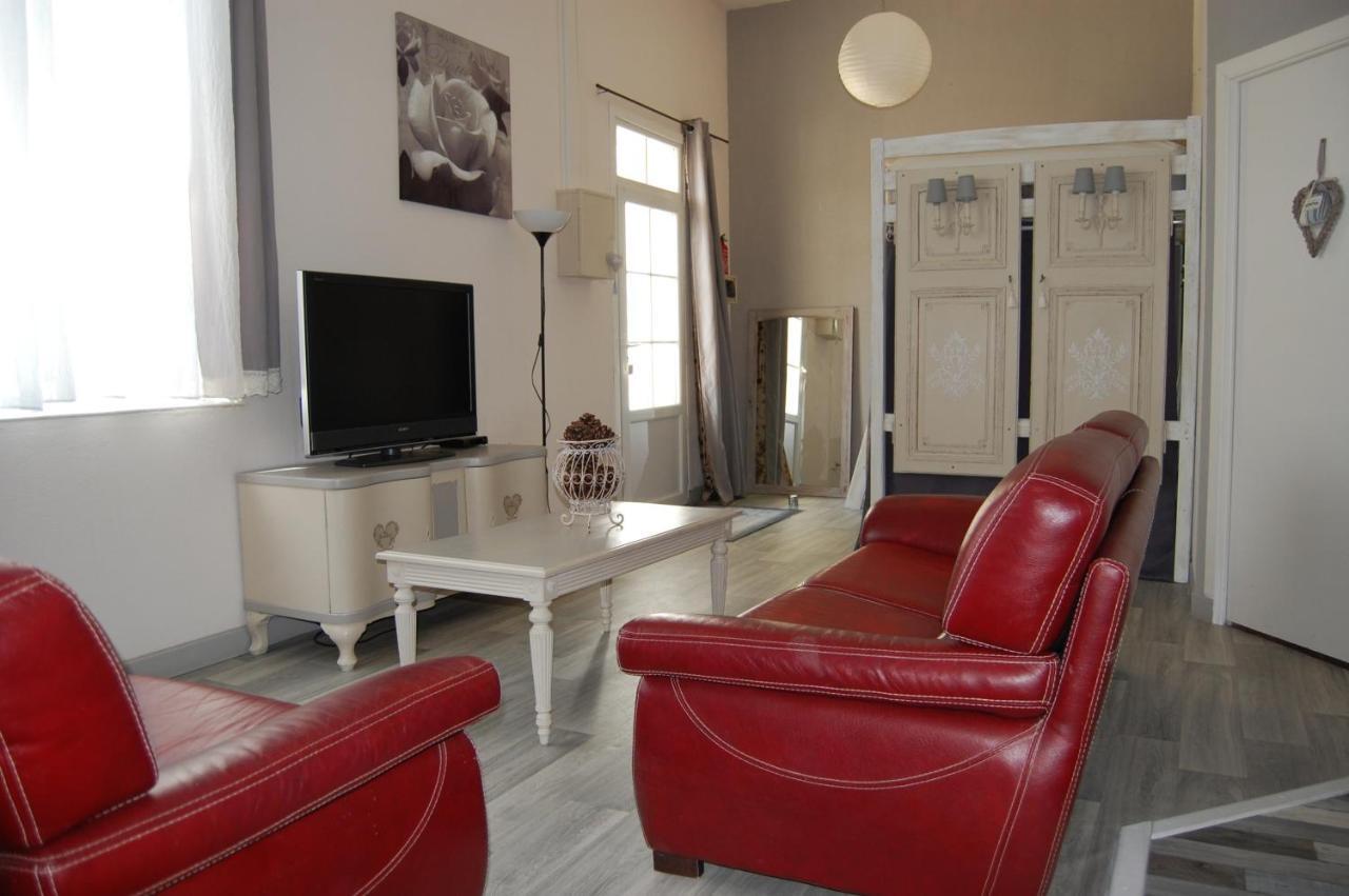 Le Comptoir Des Ecoliers Bed & Breakfast Gemozac Exterior photo